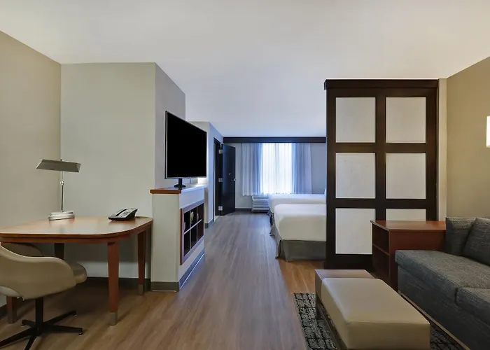 Upper Floors Queen Room