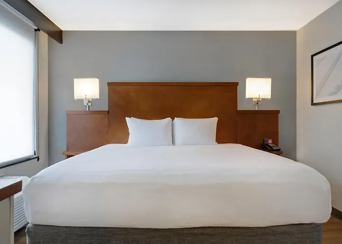 Upper Floors King Room